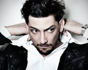 León Larregui